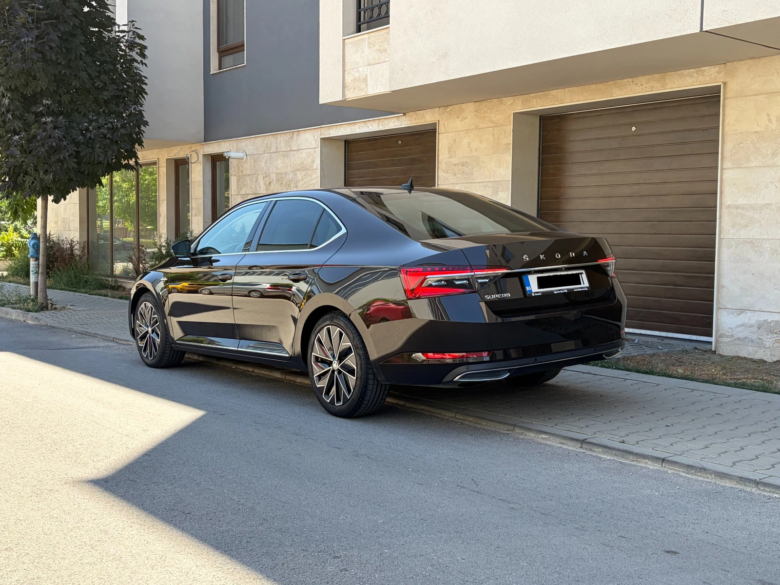 Skoda Superb 2.0TDI Facelift Laurin & Klement, снимка 4 - Автомобили и джипове - 55462846