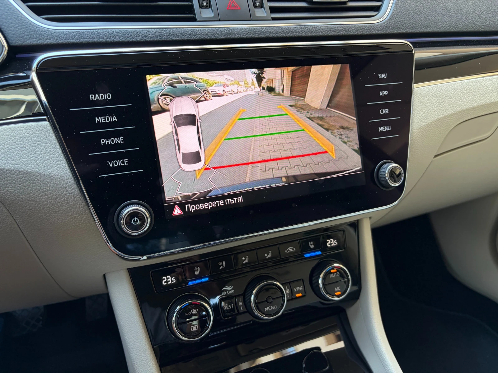 Skoda Superb 2.0TDI Facelift Laurin & Klement, снимка 11 - Автомобили и джипове - 55462846