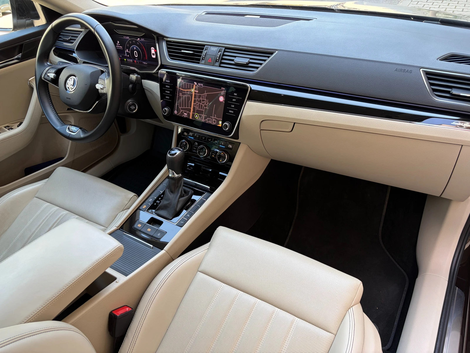 Skoda Superb 2.0TDI Facelift Laurin & Klement, снимка 16 - Автомобили и джипове - 55462846