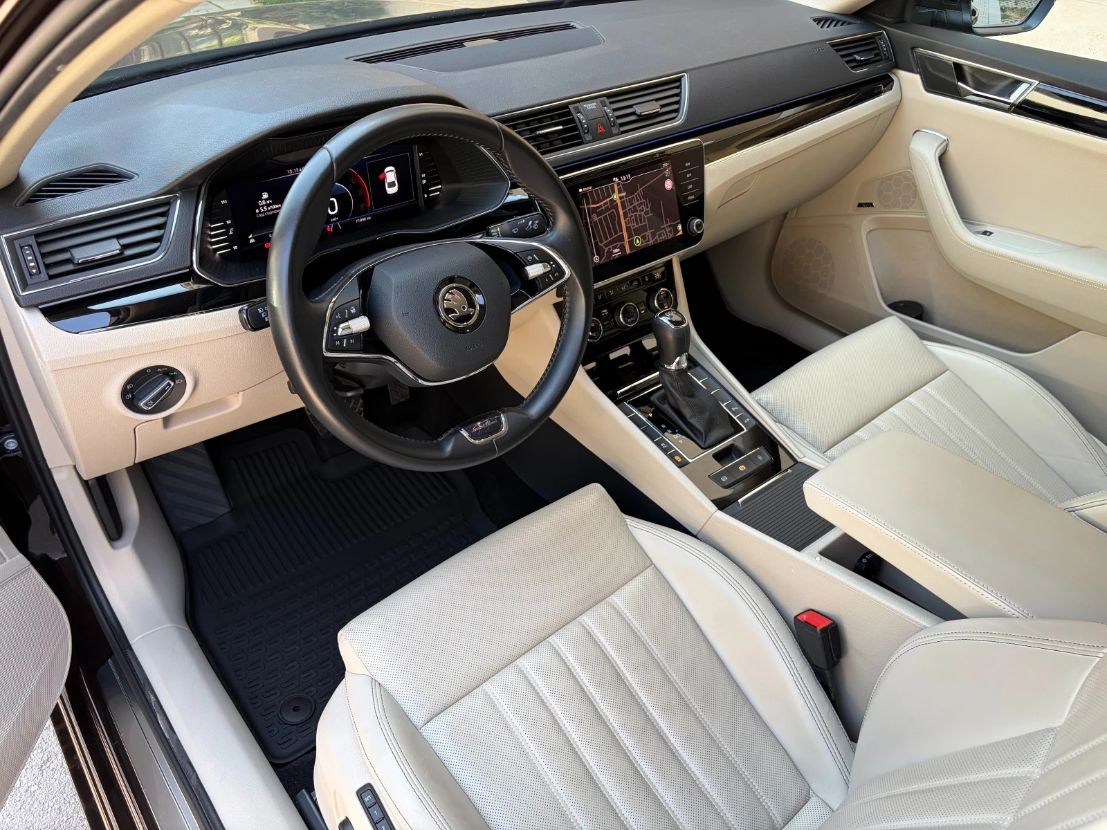 Skoda Superb 2.0TDI Facelift Laurin & Klement, снимка 7 - Автомобили и джипове - 55462846
