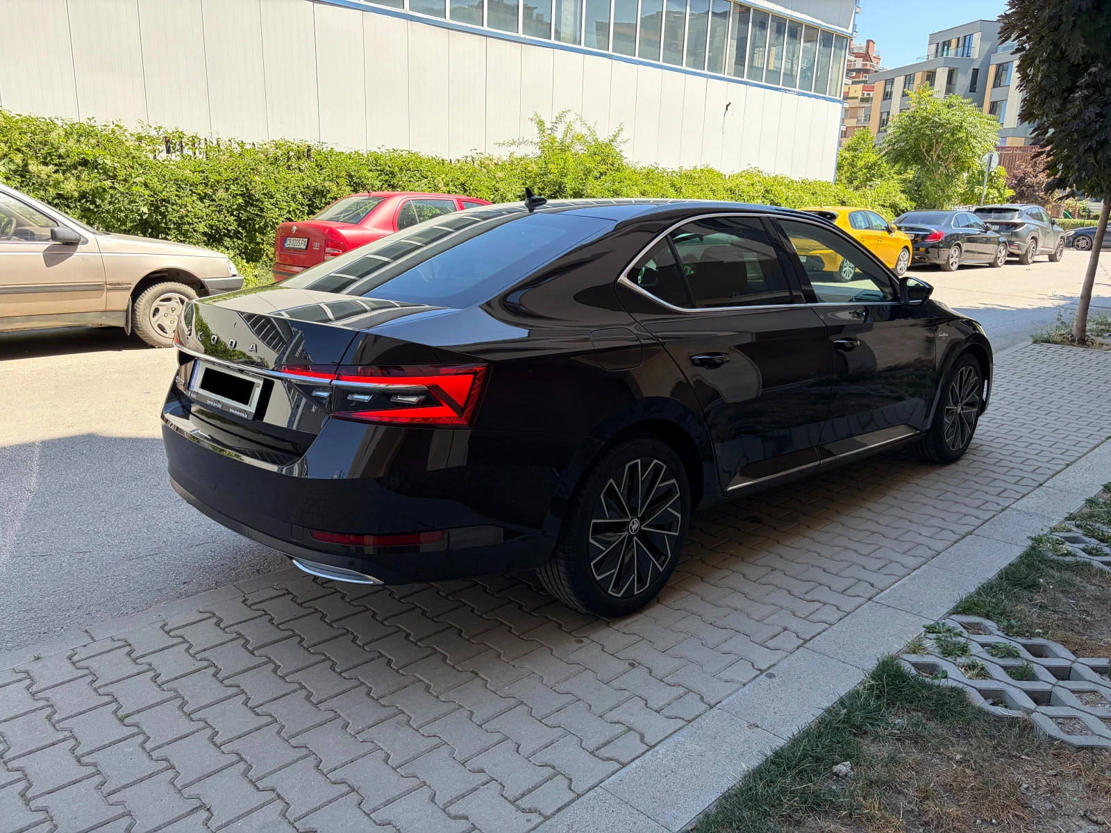 Skoda Superb 2.0TDI Facelift Laurin & Klement, снимка 3 - Автомобили и джипове - 55462846