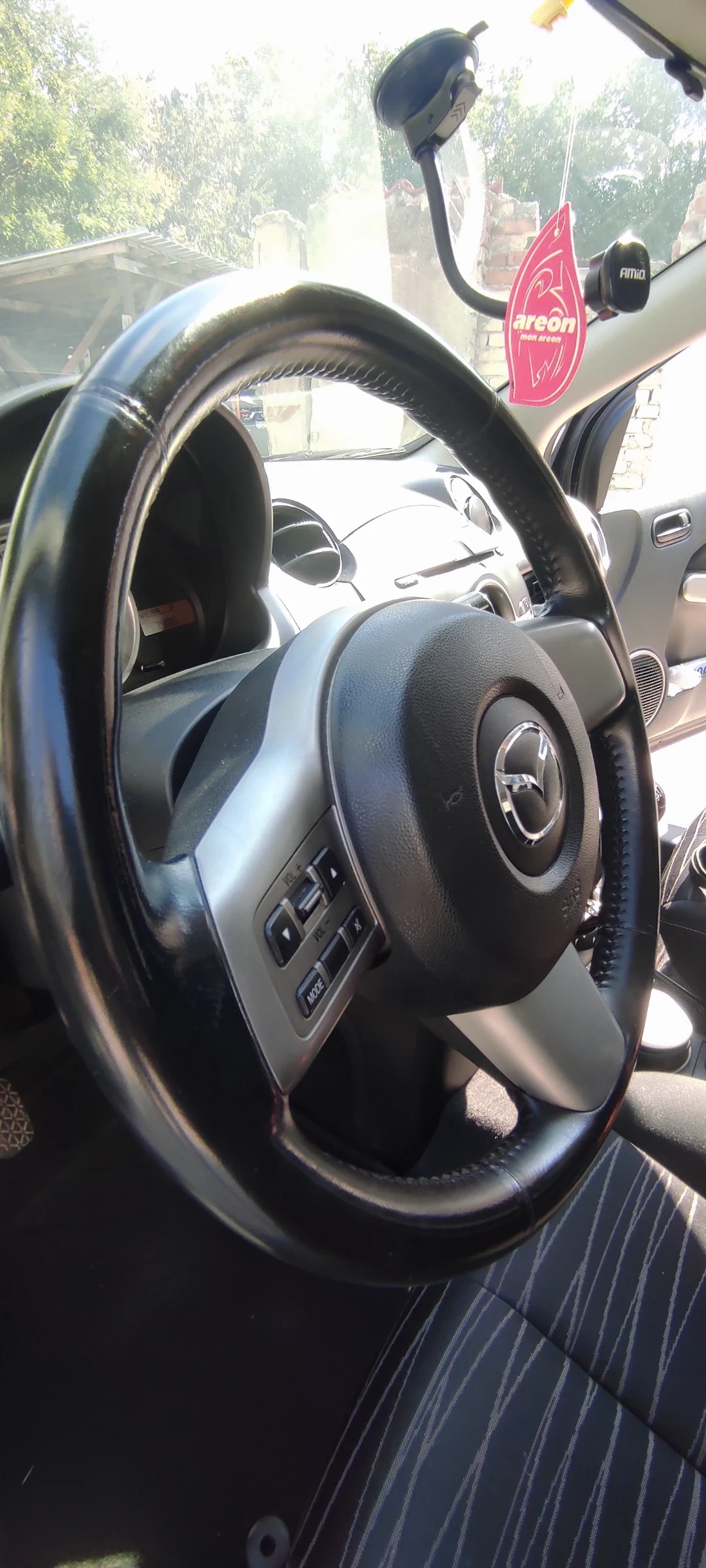 Mazda 2 1.3i, снимка 12 - Автомобили и джипове - 55940941