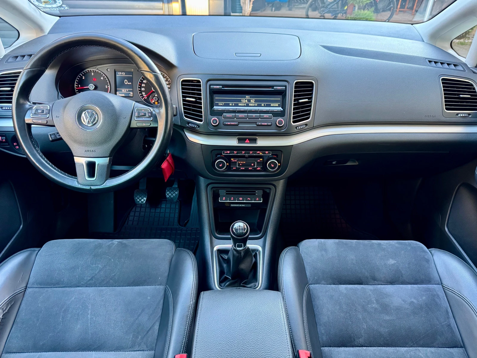 VW Sharan 2.0TDi-4Motion, снимка 9 - Автомобили и джипове - 56630813