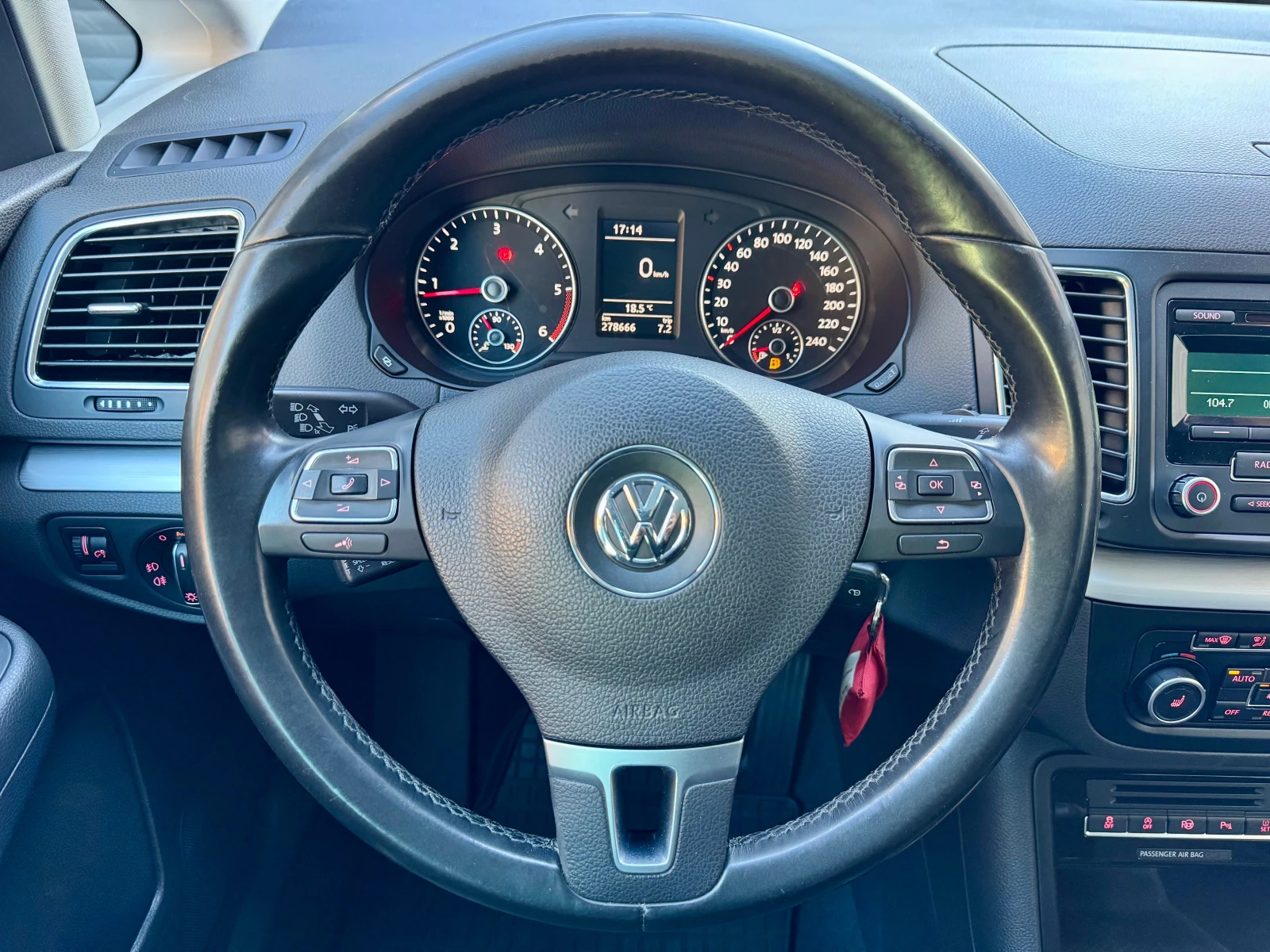 VW Sharan 2.0TDi-4Motion, снимка 10 - Автомобили и джипове - 56630813