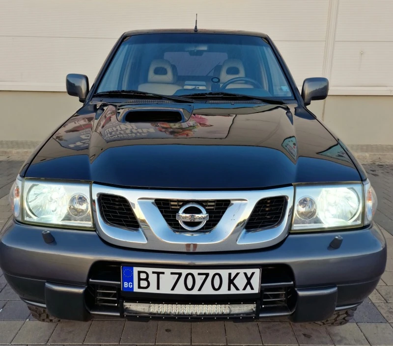 Nissan Terrano, снимка 8 - Автомобили и джипове - 47023149