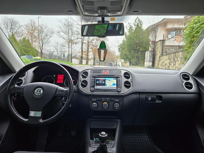 VW Tiguan 2.0 TDI 4-MOTION (140к.с) Подгрев/Панорама/Нави, снимка 9 - Автомобили и джипове - 52913477