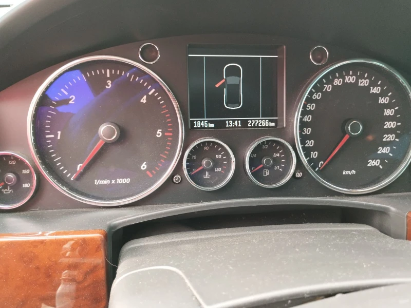 VW Touareg, снимка 12 - Автомобили и джипове - 53423567