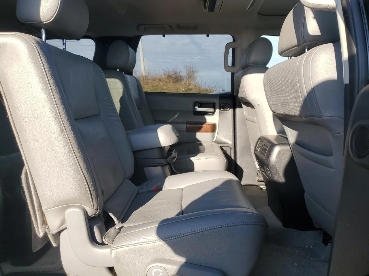 Toyota Sequoia PLATINUM 5.7 Обдух* JBL* Кожа* Подгрев* 7-места*  - изображение 10
