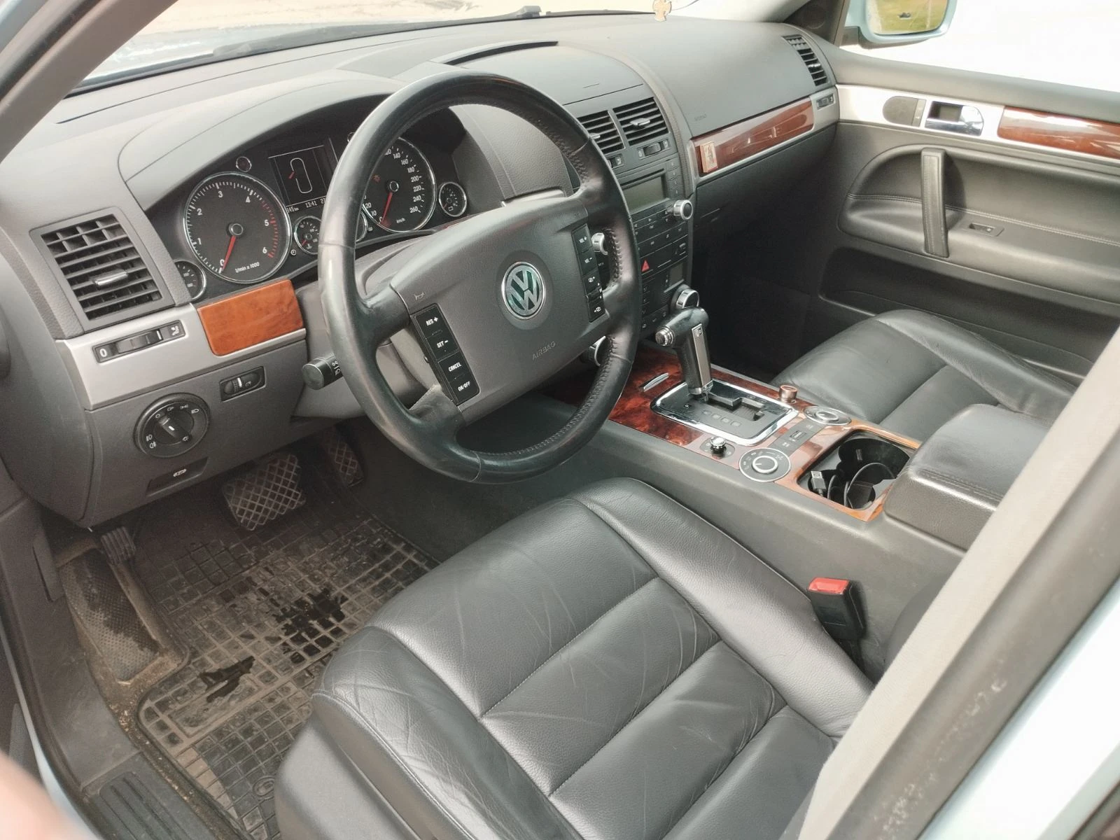 VW Touareg, снимка 11 - Автомобили и джипове - 53964419