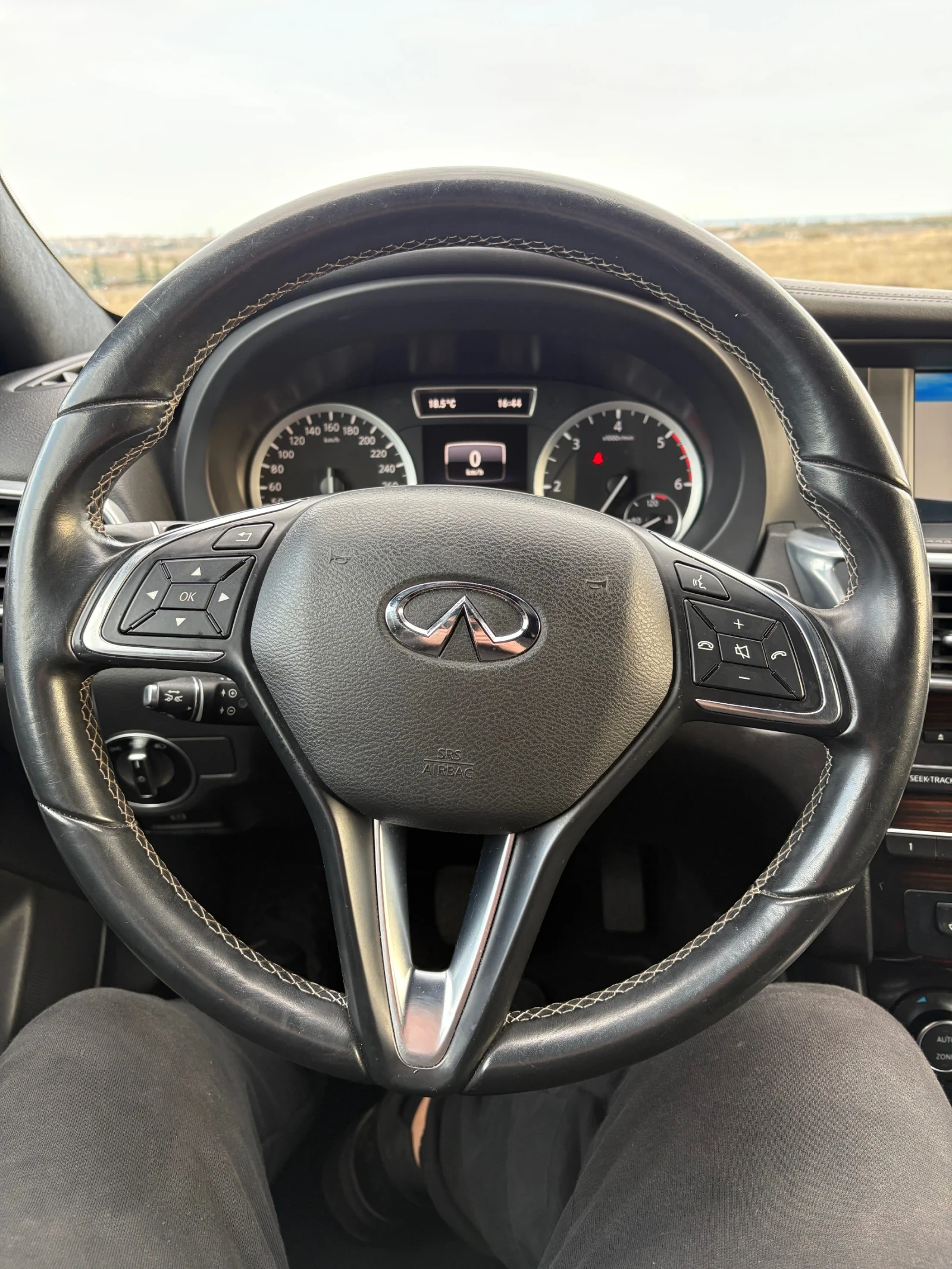 Infiniti Q30 2.2D AWD DCT, снимка 8 - Автомобили и джипове - 55547107
