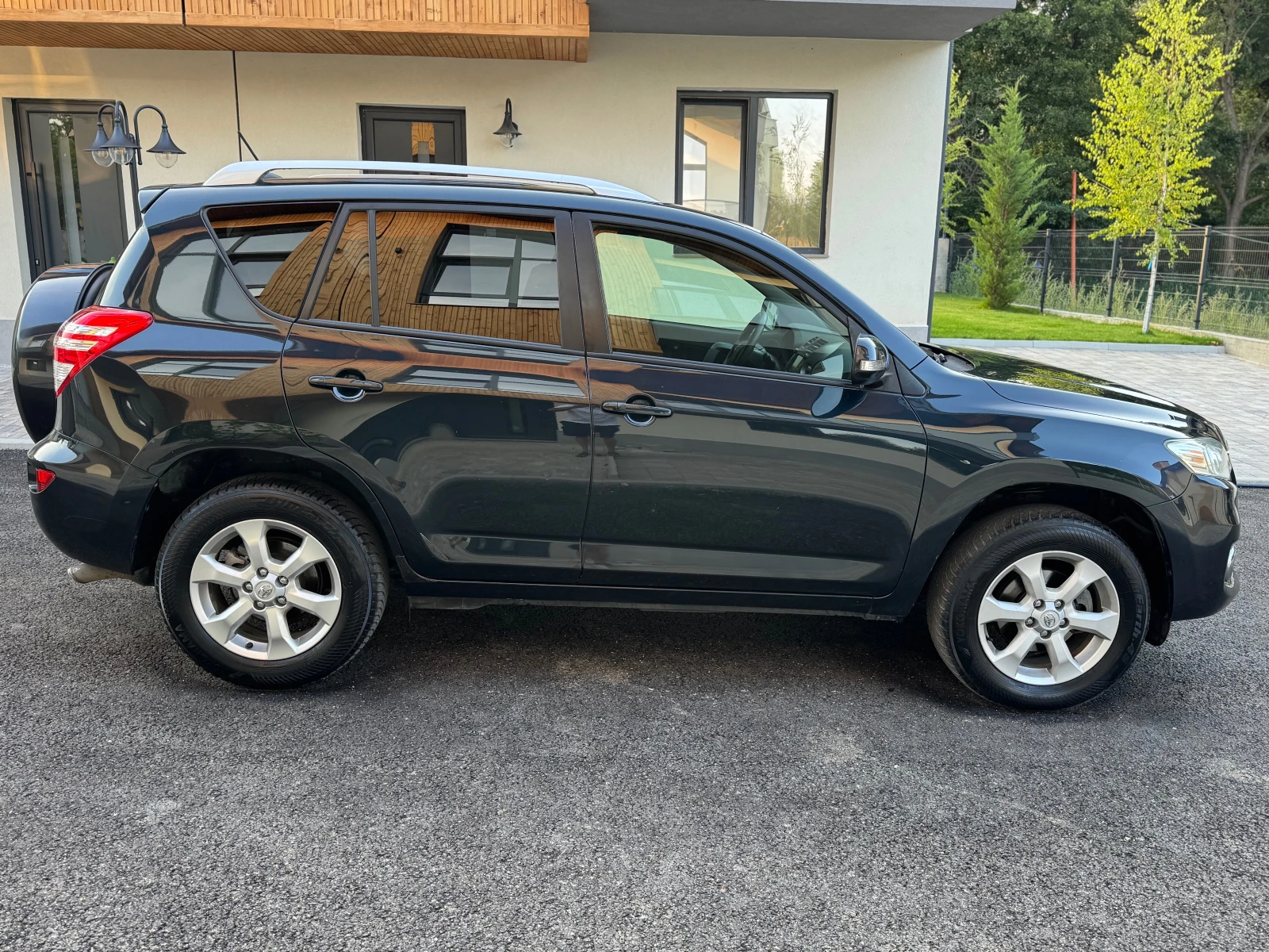 Toyota Rav4 2.2D4D/Нави/Кожа/Подгрев, снимка 4 - Автомобили и джипове - 55754372
