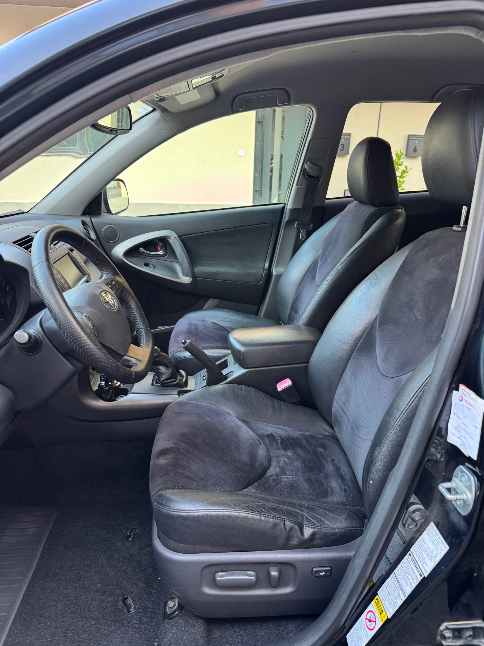 Toyota Rav4 2.2D4D/Нави/Кожа/Подгрев, снимка 8 - Автомобили и джипове - 55754372