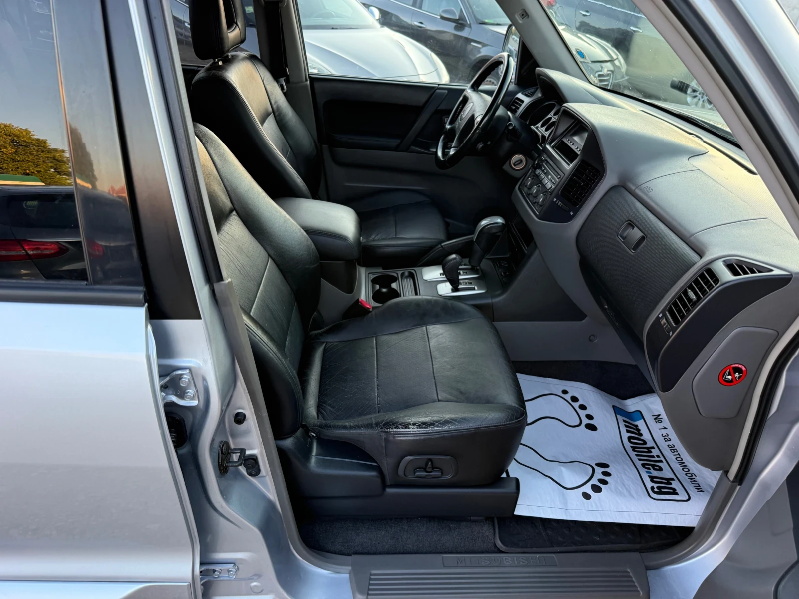 Mitsubishi Pajero 3.2DID-КОЖА ПОДГРЕВ АВТОМАТ, снимка 10 - Автомобили и джипове - 56206161