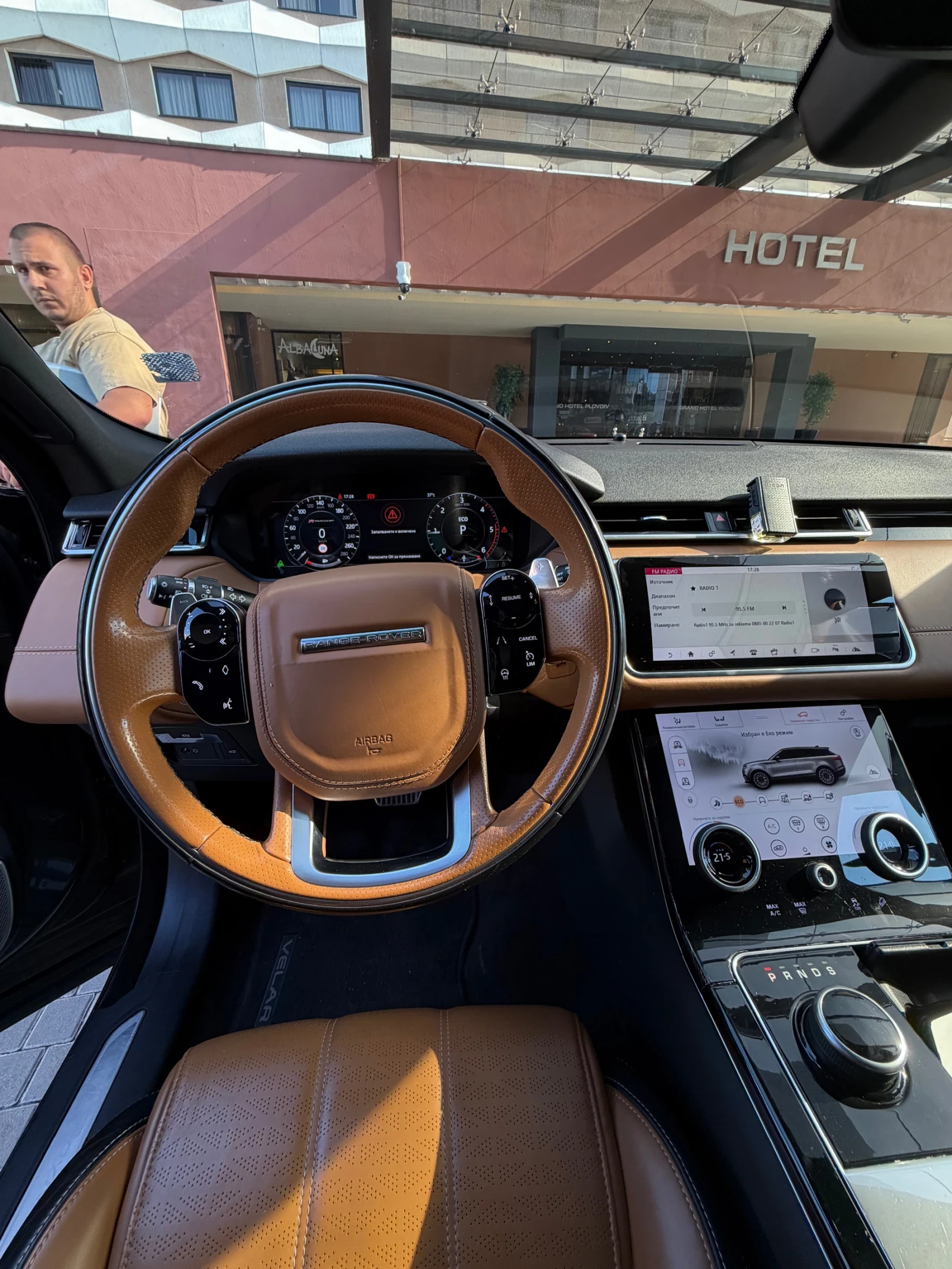Land Rover Range Rover Velar R300 Dynamic 113000км, Full, с каско, снимка 8 - Автомобили и джипове - 56231493