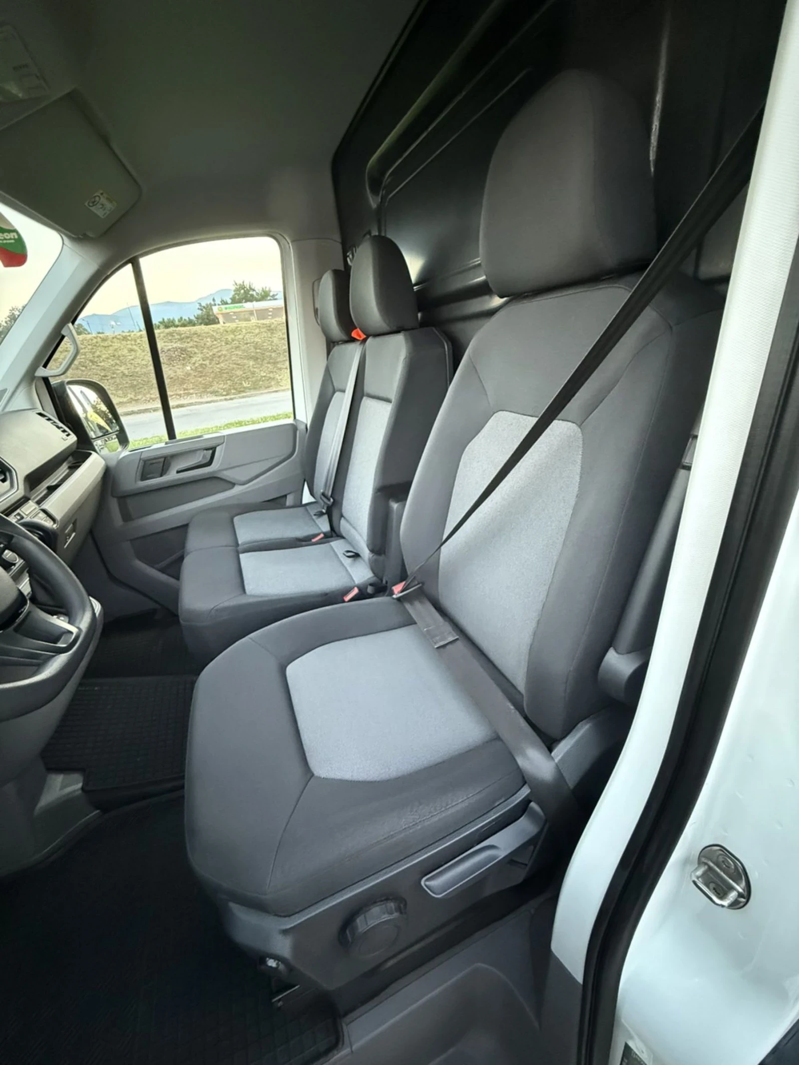 VW Crafter 40000км Нов - изображение 7