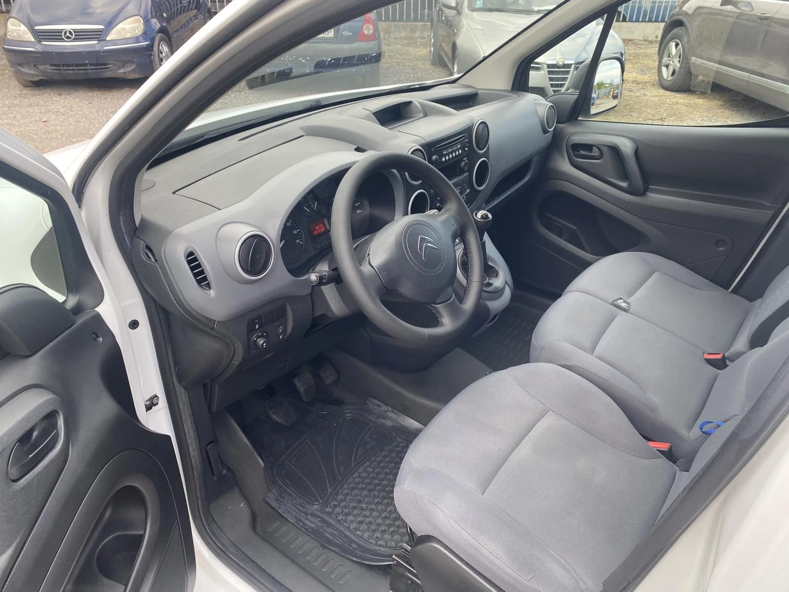 Citroen Berlingo 1.6HDI 97ХИЛ. - изображение 7