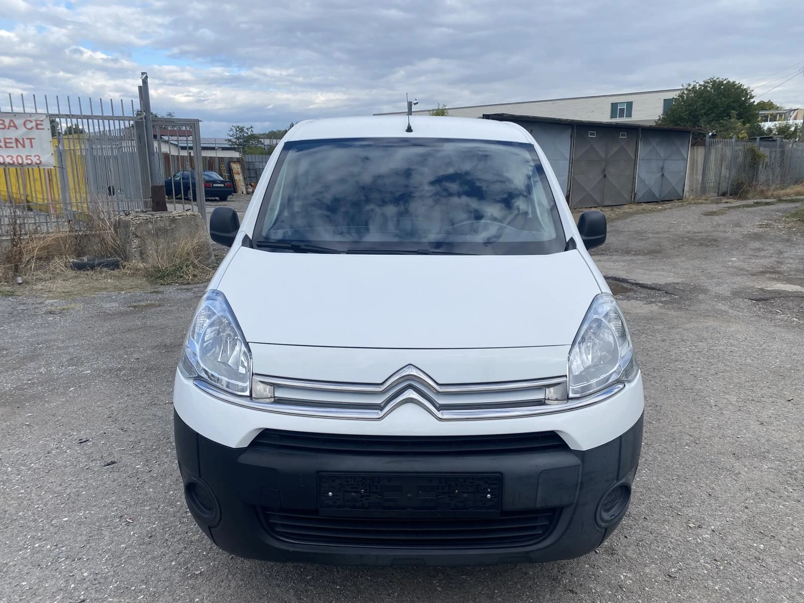 Citroen Berlingo 1.6HDI 97ХИЛ. - изображение 2