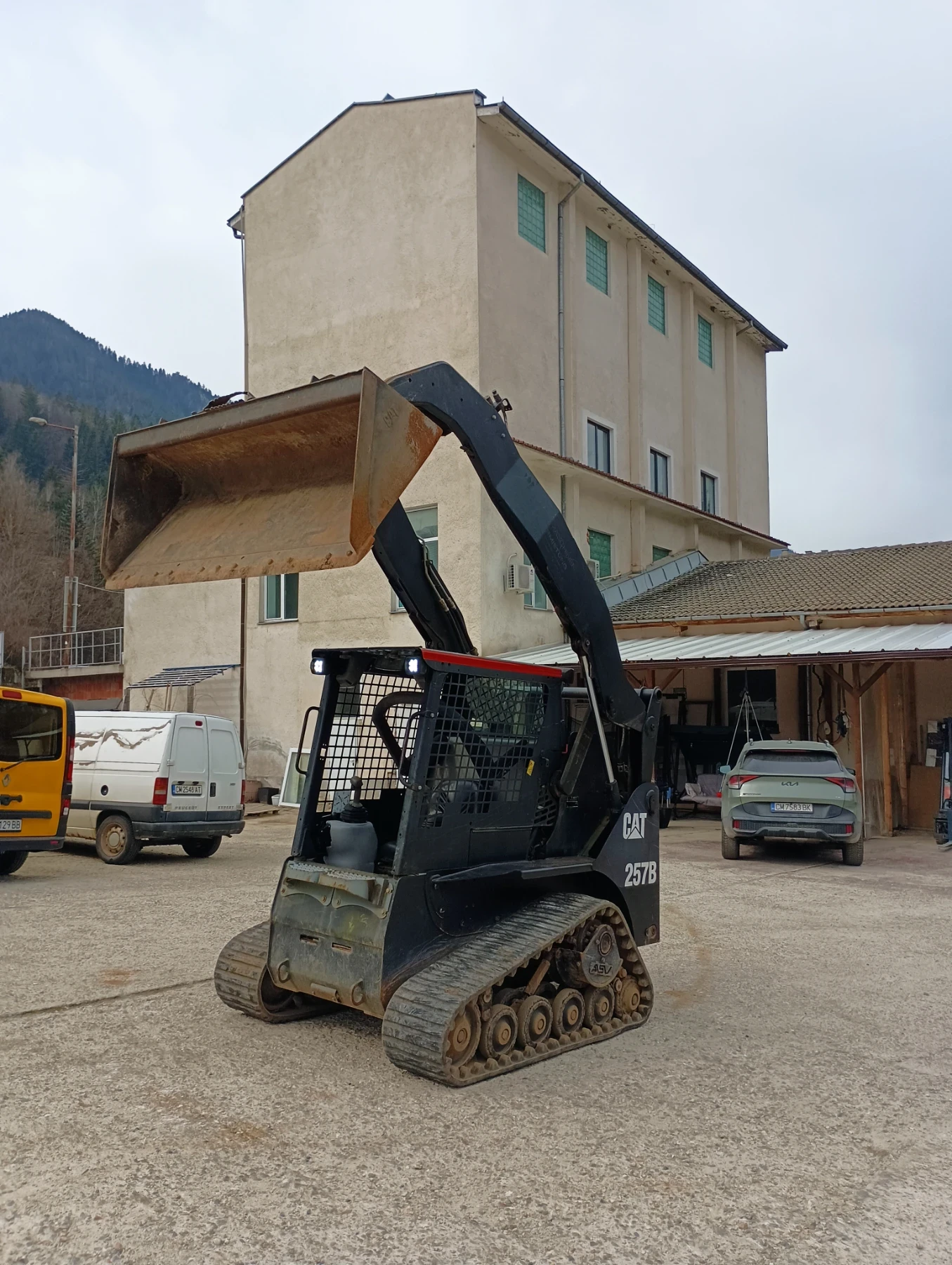 Мини челни товарачи Cat CAT 257B Нов внос от Германия - изображение 5