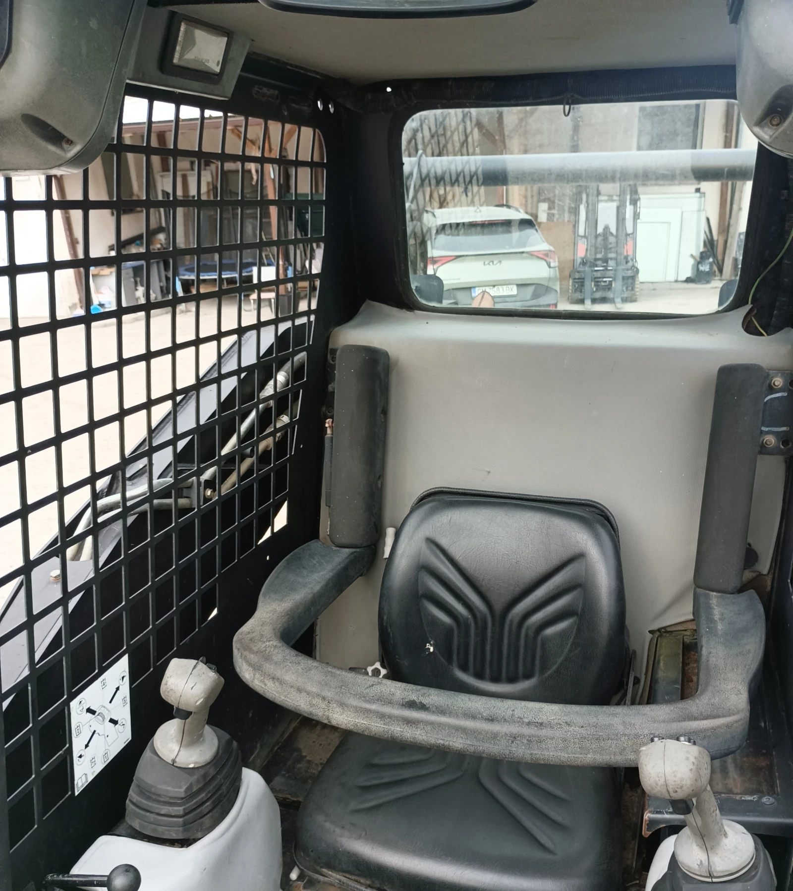 Мини челни товарачи Cat CAT 257B Нов внос от Германия - изображение 8