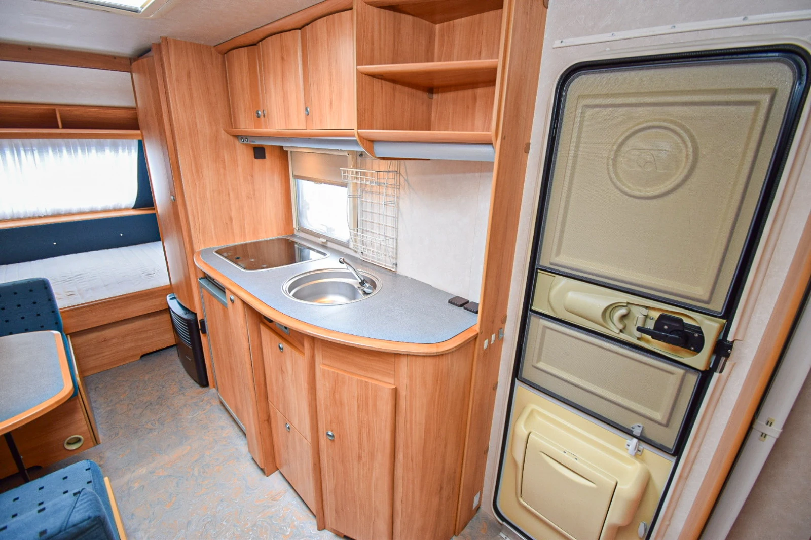 Каравана Adria Adiva 542 PK+ форселт, снимка 7 - Каравани и кемпери - 54375659