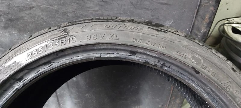 Гуми Зимни 255/35R19, снимка 7 - Гуми и джанти - 35607710