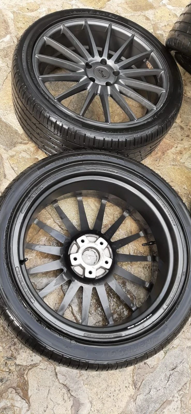 Гуми с джанти Hankook 285/35R22, снимка 2 - Гуми и джанти - 55135790