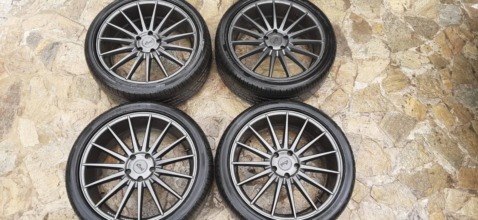 Гуми с джанти Hankook 285/35R22, снимка 3 - Гуми и джанти - 55135790