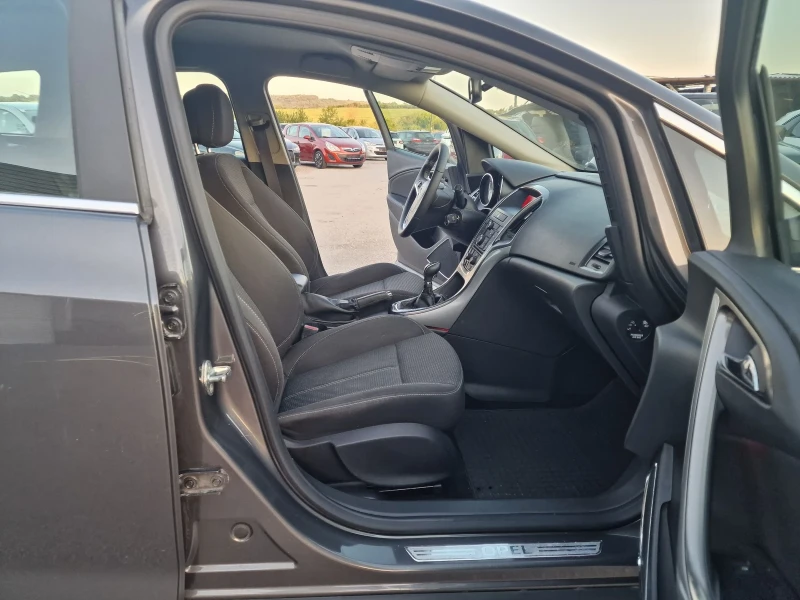 Opel Astra 1.7CDTI SPORTS TOURER-10%, снимка 13 - Автомобили и джипове - 50553798