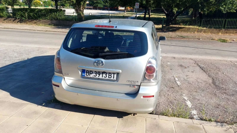 Toyota Corolla verso 2.0 4d4, снимка 7 - Автомобили и джипове - 50916586