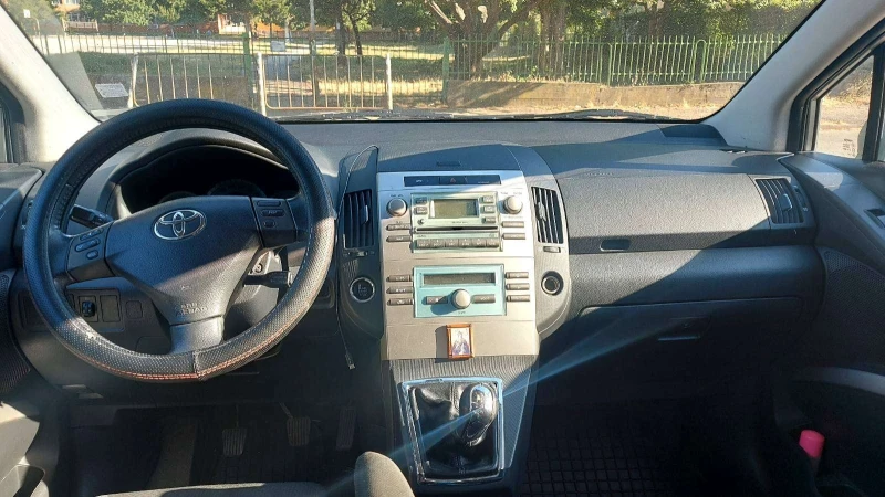 Toyota Corolla verso 2.0 4d4, снимка 2 - Автомобили и джипове - 50916586