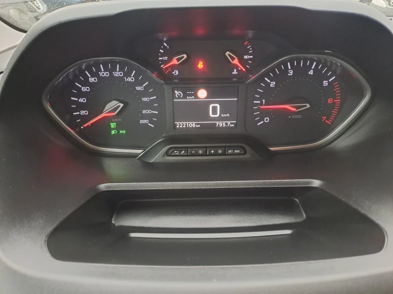 Peugeot Rifter 1.6 HDI 131кс, снимка 9 - Автомобили и джипове - 52341783