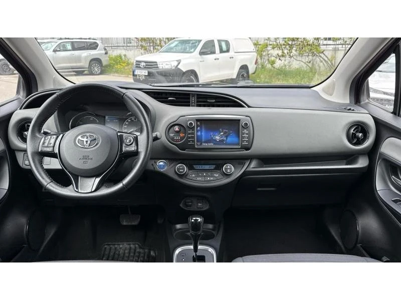 Toyota Yaris 1.5 HYBRID ACTIVE - изображение 8