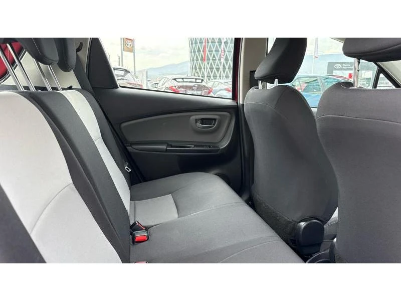 Toyota Yaris 1.5 HYBRID ACTIVE - изображение 7