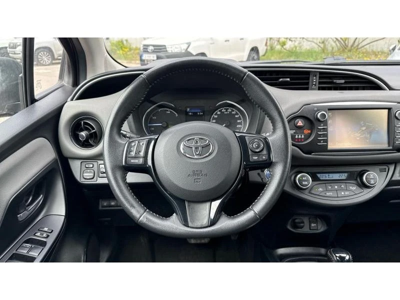 Toyota Yaris 1.5 HYBRID ACTIVE - изображение 9