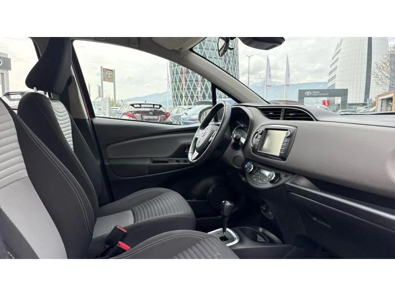 Toyota Yaris 1.5 HYBRID ACTIVE - изображение 6