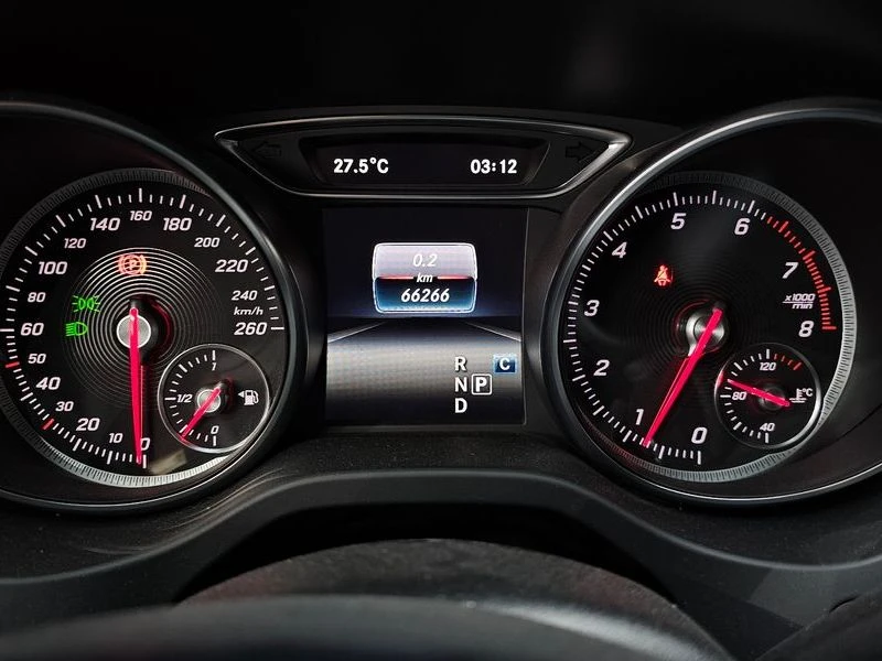 Mercedes-Benz CLA CLA220 AMG Line| 184к.с.| ВКЛ.ТЕХНОТЕСТ, снимка 8 - Автомобили и джипове - 55136676