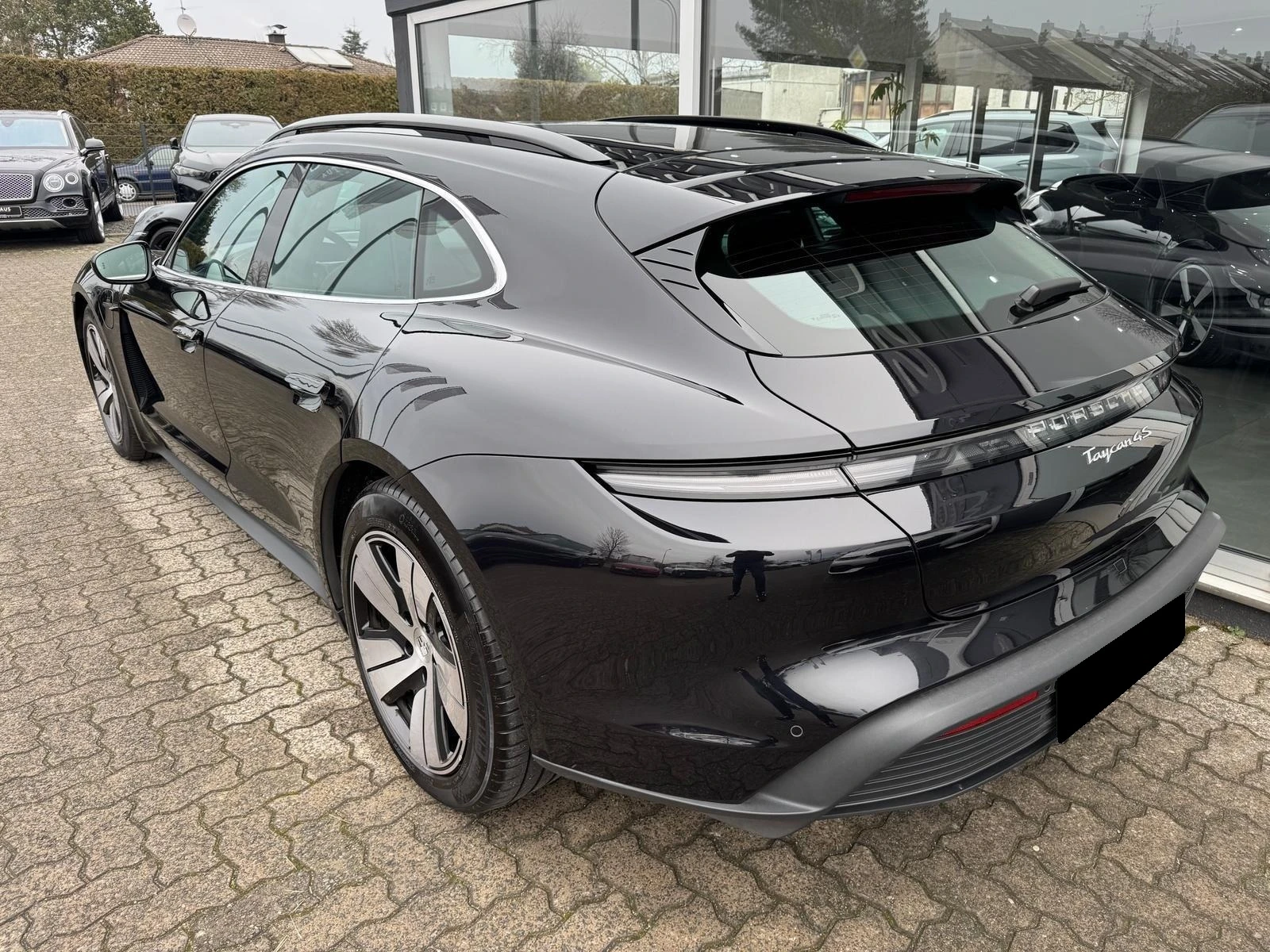 Porsche Taycan 4S SPORT TURISMO/FACELIFT/BOSE/LED/CAMERA/PANO/ - изображение 2