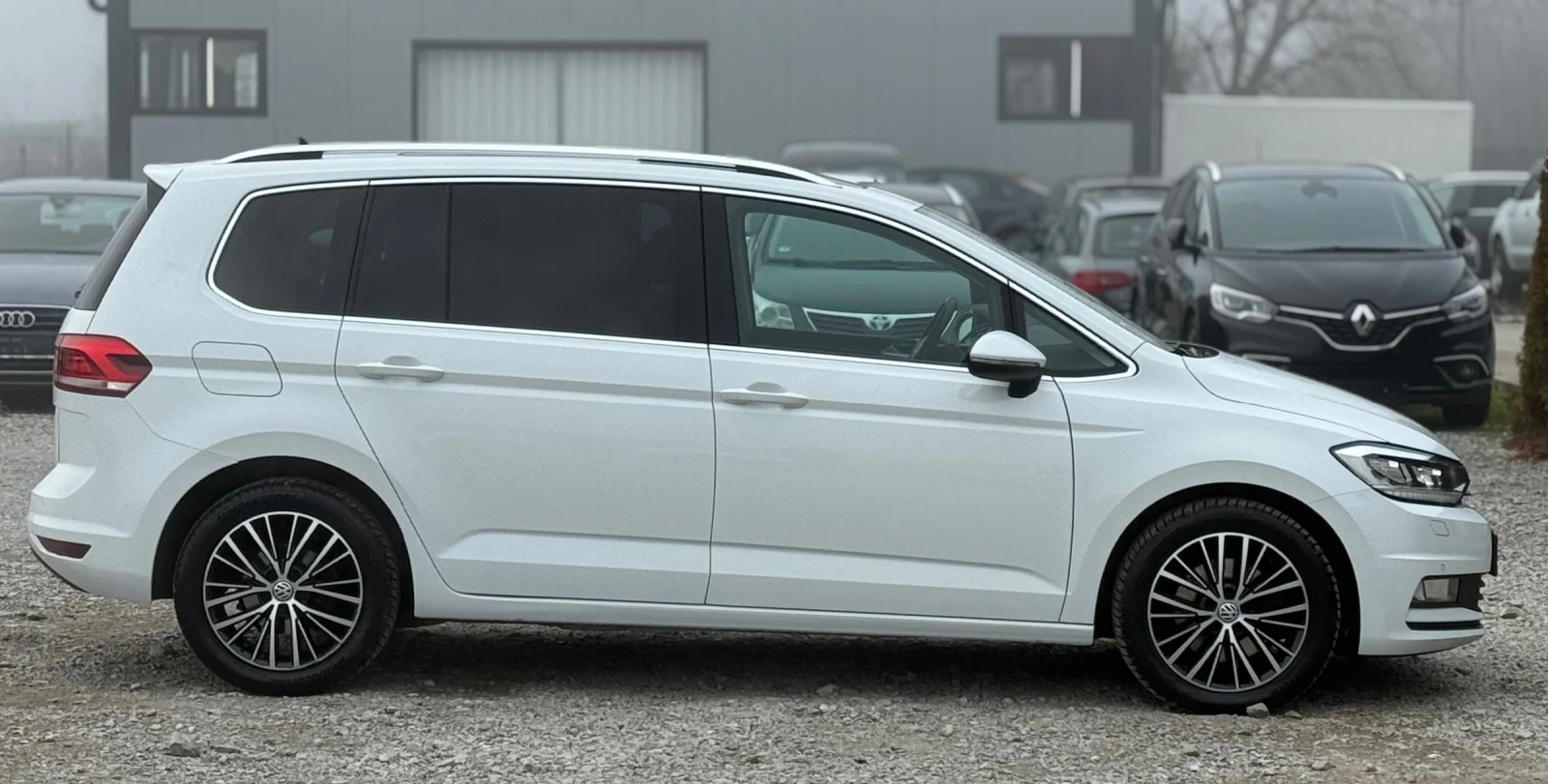 VW Touran 2.0TDi 150кс * LED* * Дистроник* * Панорама* * Нав - изображение 8