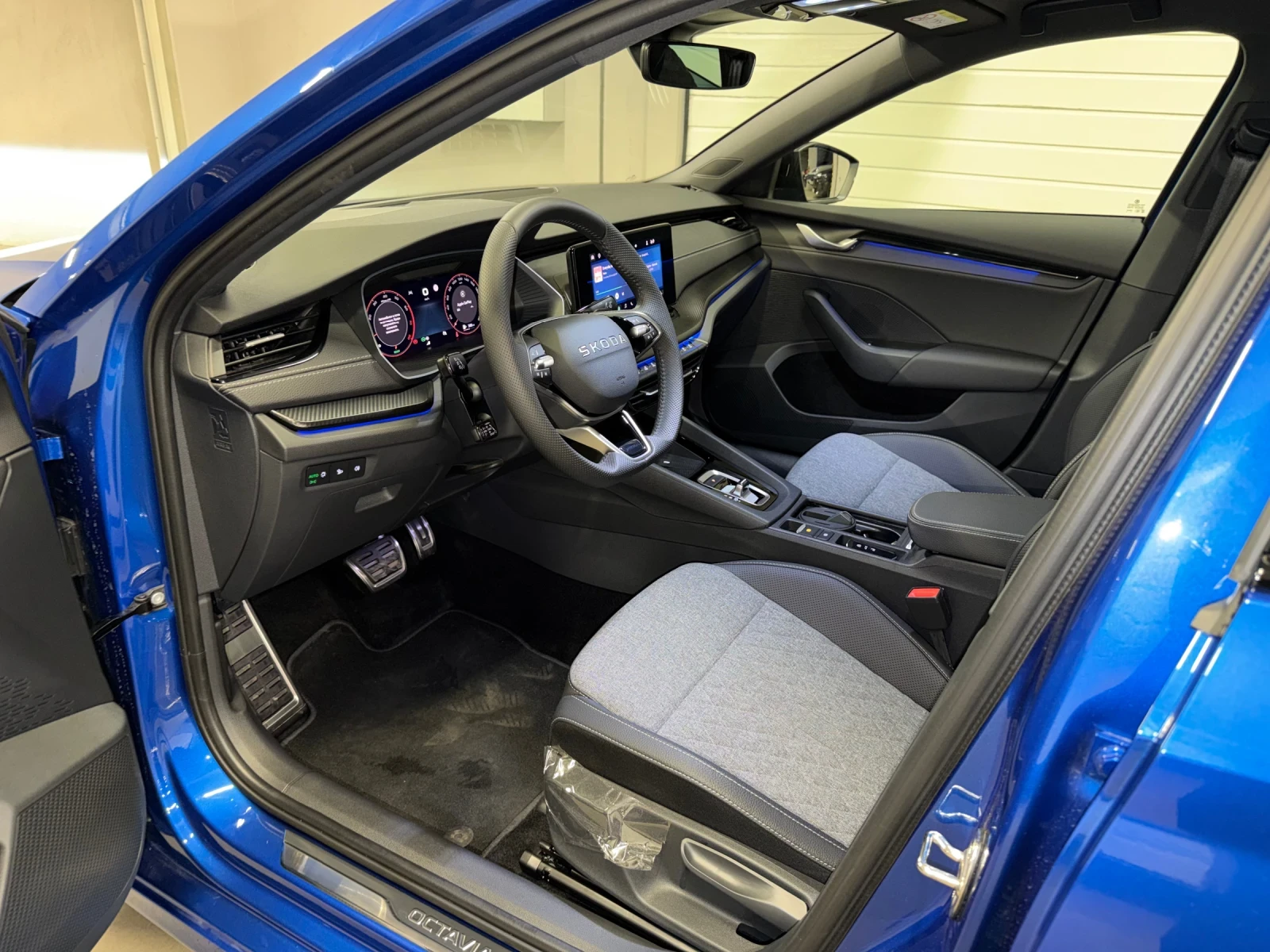 Skoda Octavia 1.5 гаранция 5г, зимни/летни гуми, платено каско - изображение 8