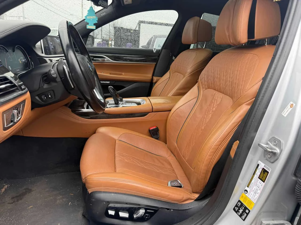 BMW 750 * 750i xDrive * ПОДГРЕВ* KEYLESS* , снимка 10 - Автомобили и джипове - 54021613