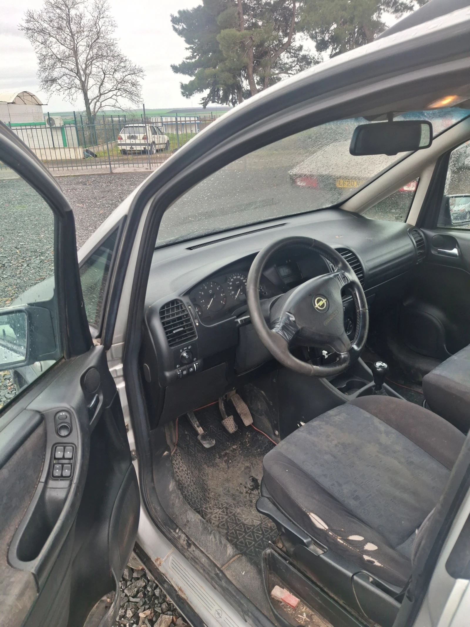Opel Zafira Mini Van, снимка 3 - Автомобили и джипове - 54030370