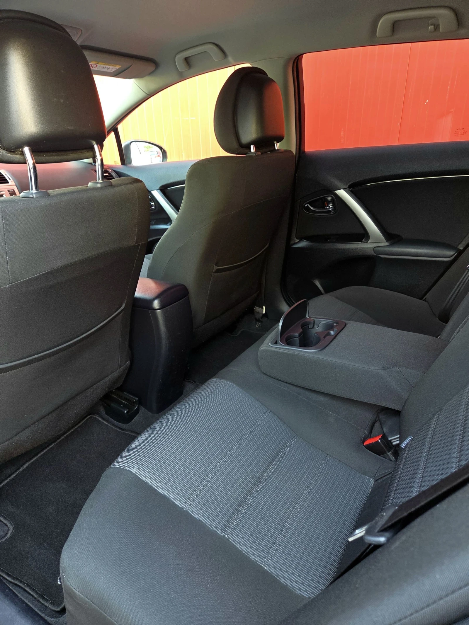 Toyota Avensis D4D-Мотор 126 к.с, снимка 16 - Автомобили и джипове - 54303349