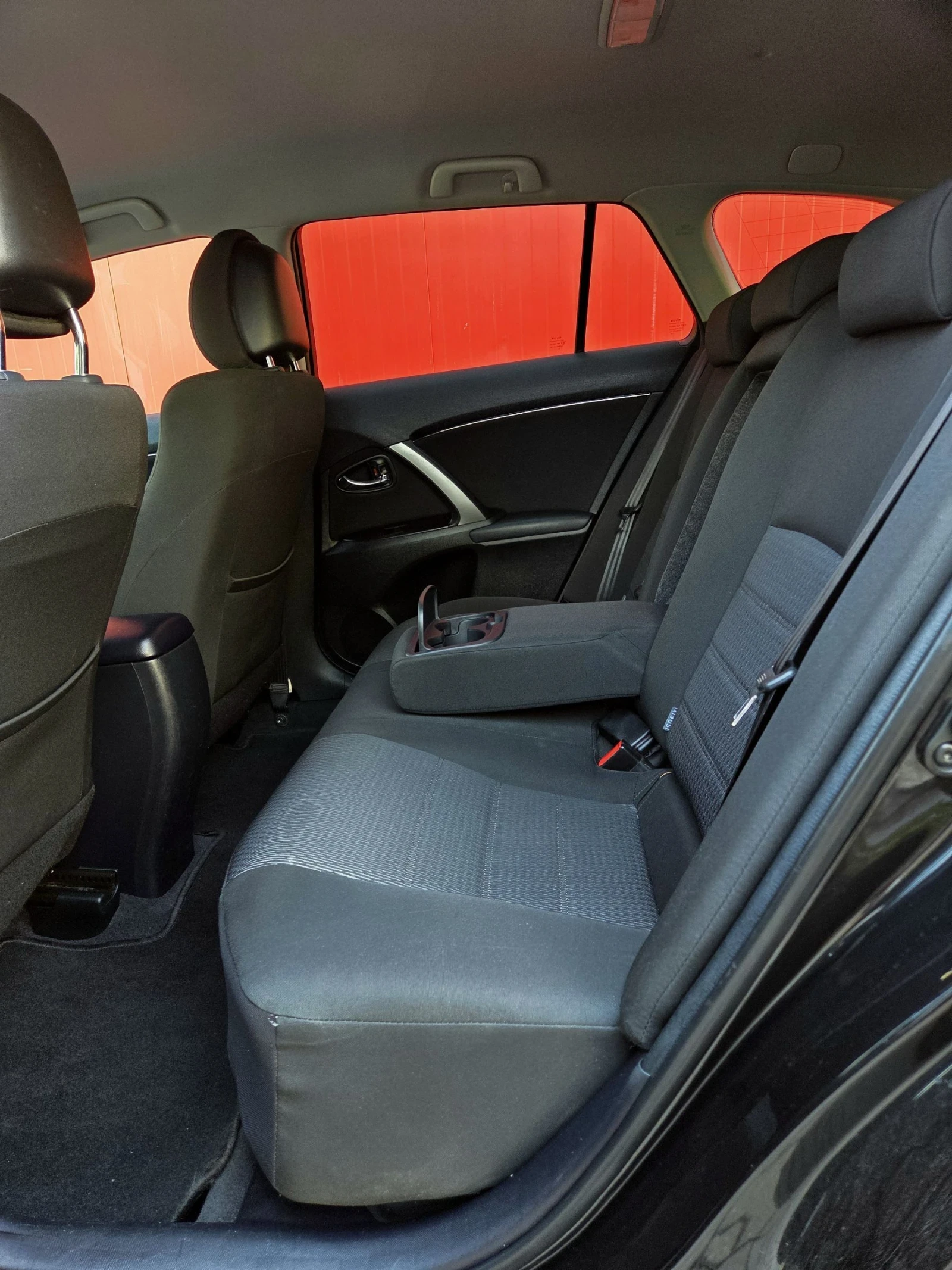 Toyota Avensis D4D-Мотор 126 к.с, снимка 15 - Автомобили и джипове - 54303349