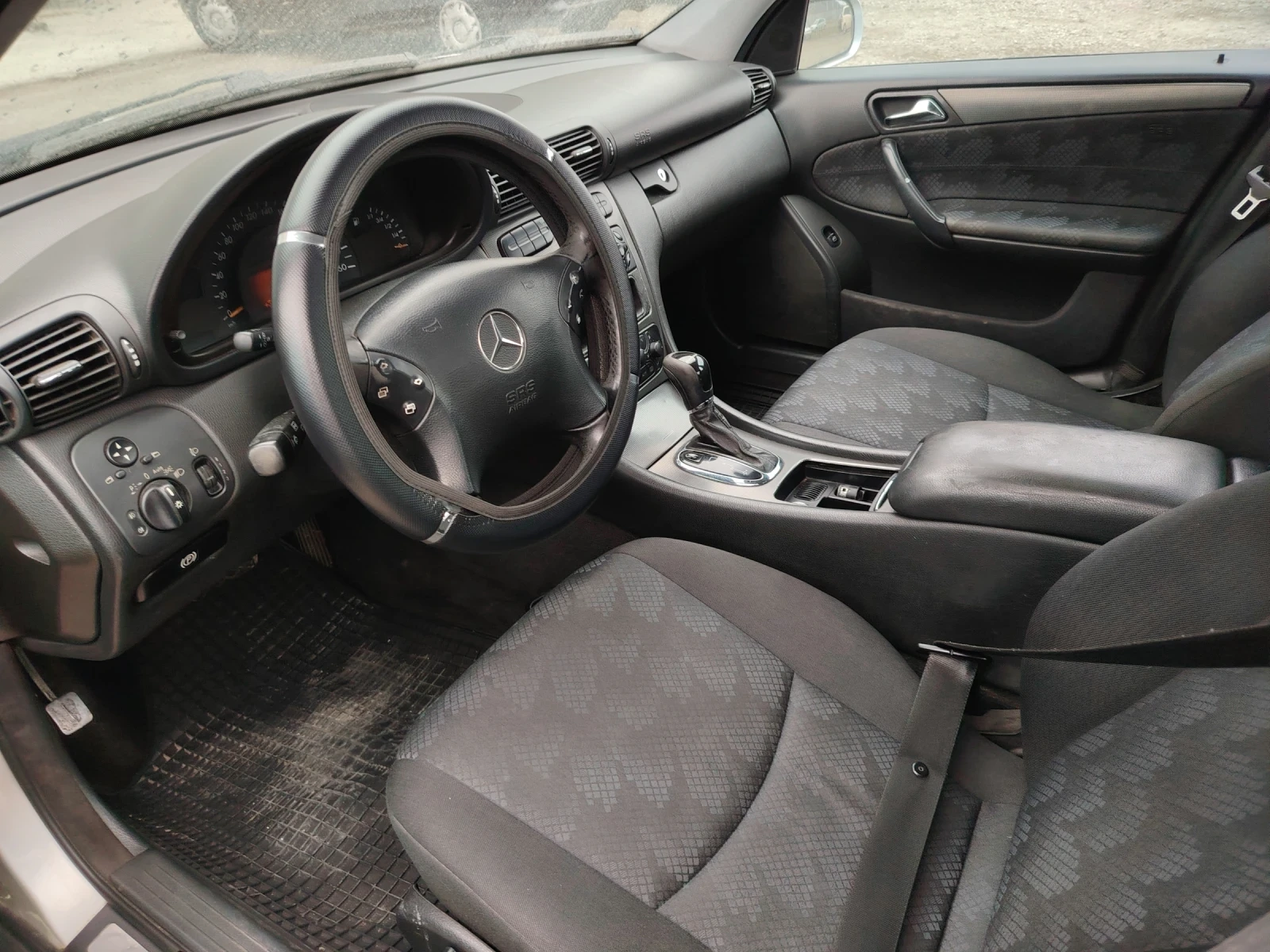Mercedes-Benz C 220, снимка 6 - Автомобили и джипове - 54602449