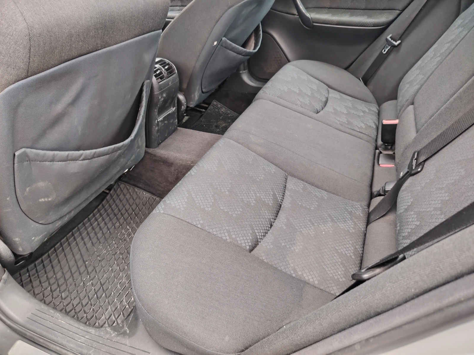 Mercedes-Benz C 220, снимка 8 - Автомобили и джипове - 54602449