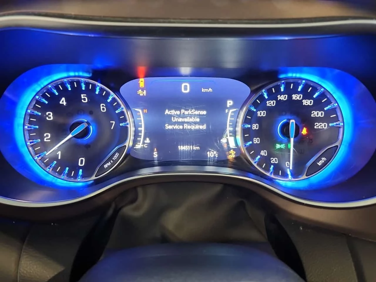 Chrysler Pacifica TOURING L PLUS| DISTRONIC| 360| PANO| 2 КЛЮЧА, снимка 10 - Автомобили и джипове - 54623515