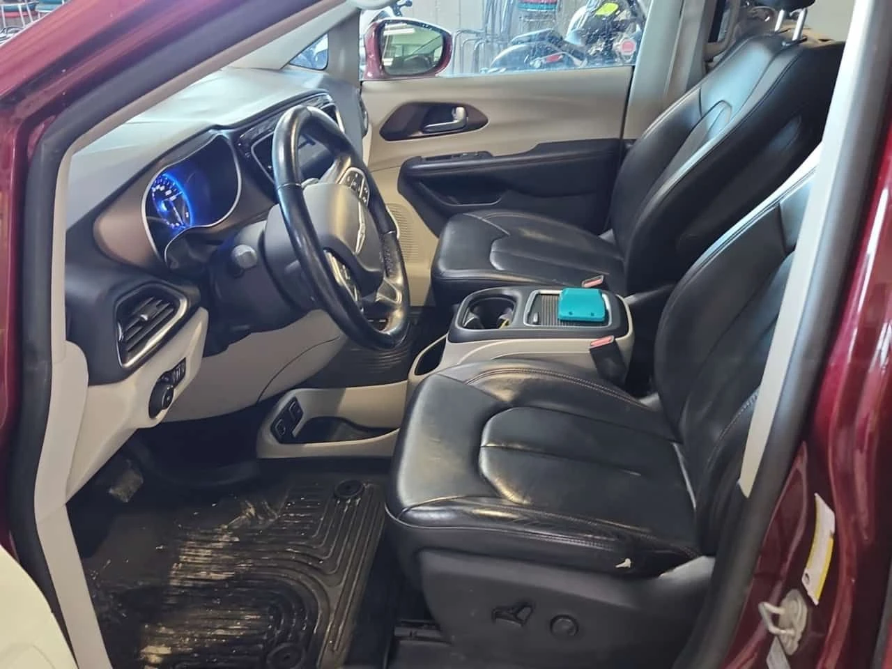 Chrysler Pacifica TOURING L PLUS| DISTRONIC| 360| PANO| 2 КЛЮЧА, снимка 8 - Автомобили и джипове - 54623515