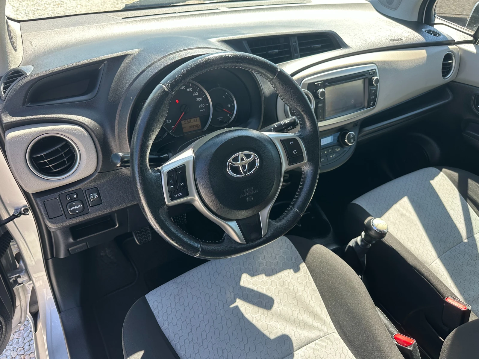 Toyota Yaris 1.4D4D* NAVI* Камера* , снимка 16 - Автомобили и джипове - 54714153