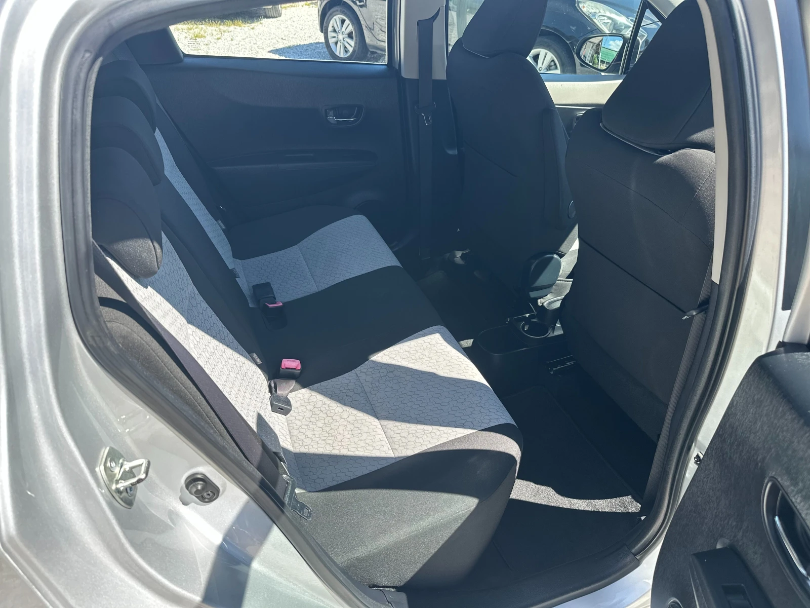Toyota Yaris 1.4D4D* NAVI* Камера* , снимка 9 - Автомобили и джипове - 54714153
