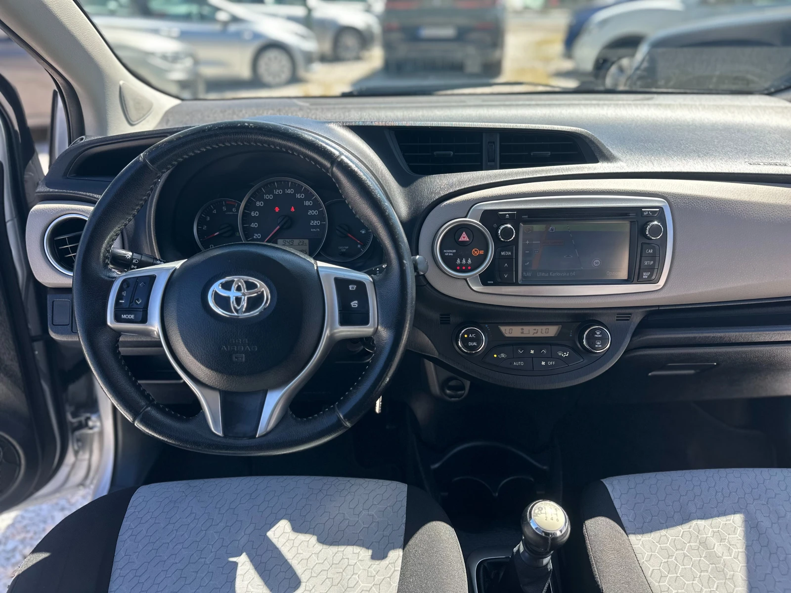 Toyota Yaris 1.4D4D* NAVI* Камера* , снимка 12 - Автомобили и джипове - 54714153